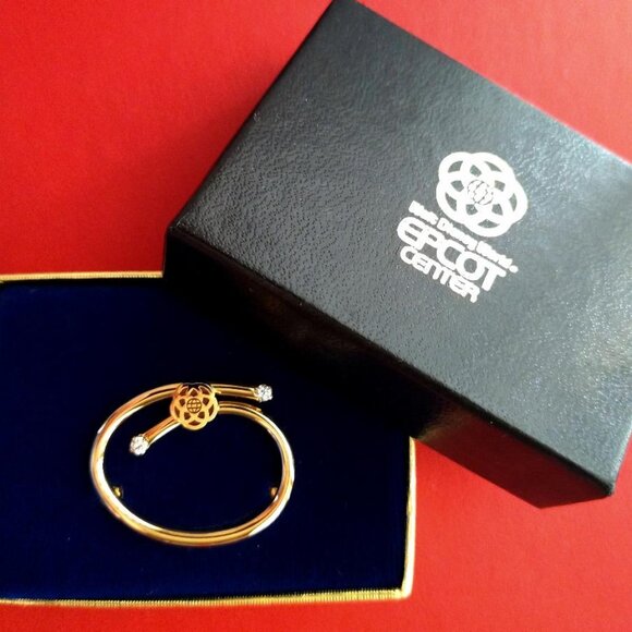 Vintage Disney Epcot Brooch Pin 80s Goldtone Unisex Signed Original Box - Picture 2 of 14